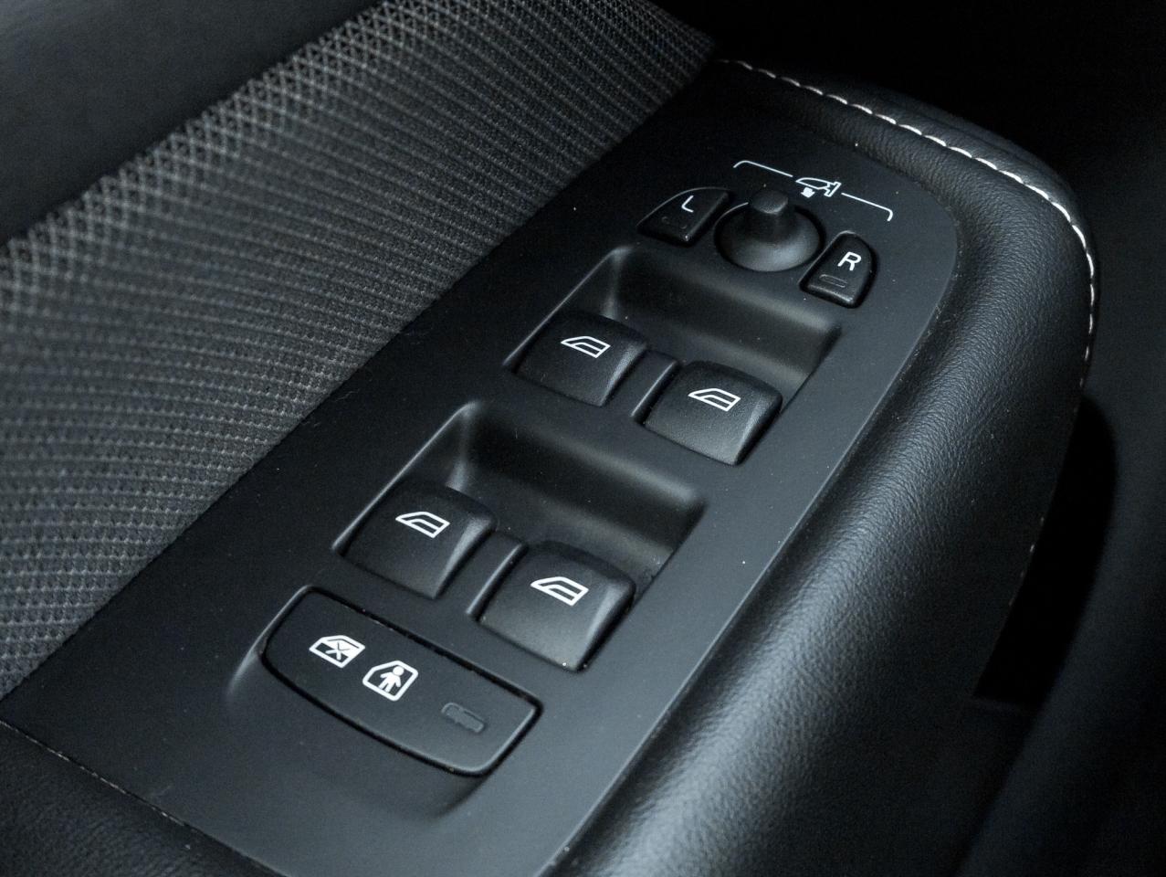 2021 Volvo XC60 Plug-In Hybrid Recharge T8 eAWD PHEV  POLESTAR  22" ALLOY WHEELS Photo