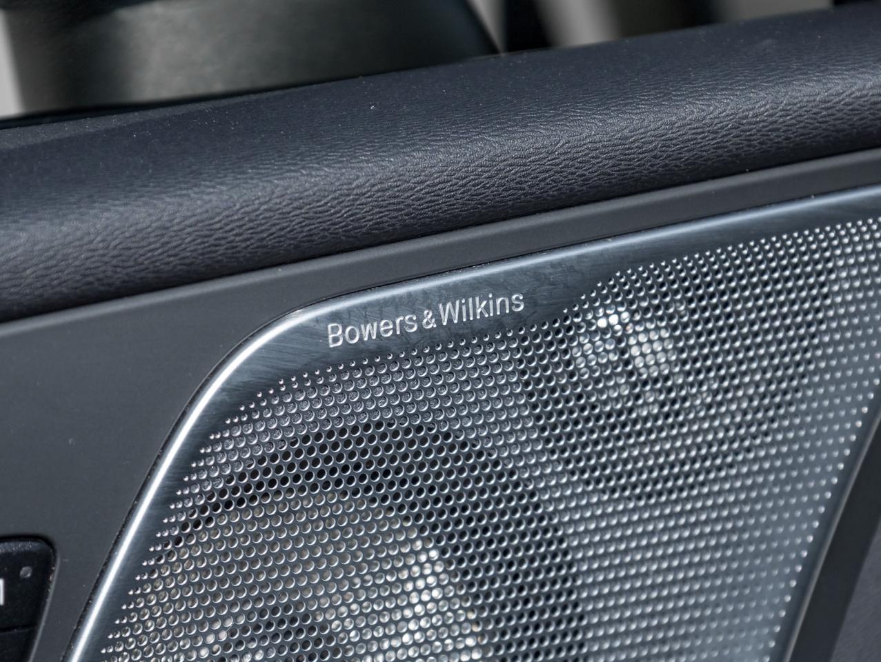 2021 Volvo XC60 Plug-In Hybrid Recharge T8 eAWD PHEV  POLESTAR  22" ALLOY WHEELS Photo