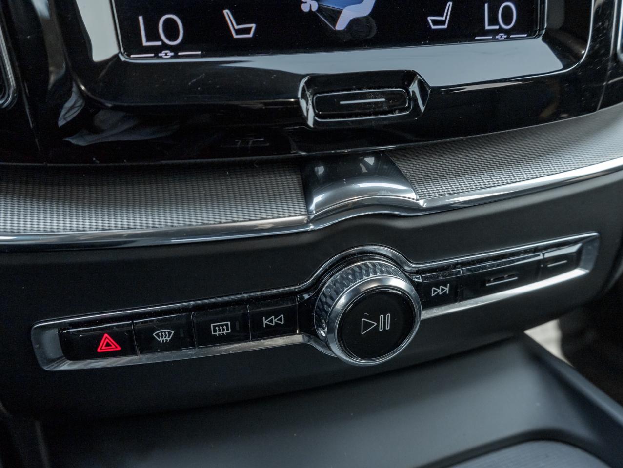 2021 Volvo XC60 Plug-In Hybrid Recharge T8 eAWD PHEV  POLESTAR  22" ALLOY WHEELS Photo