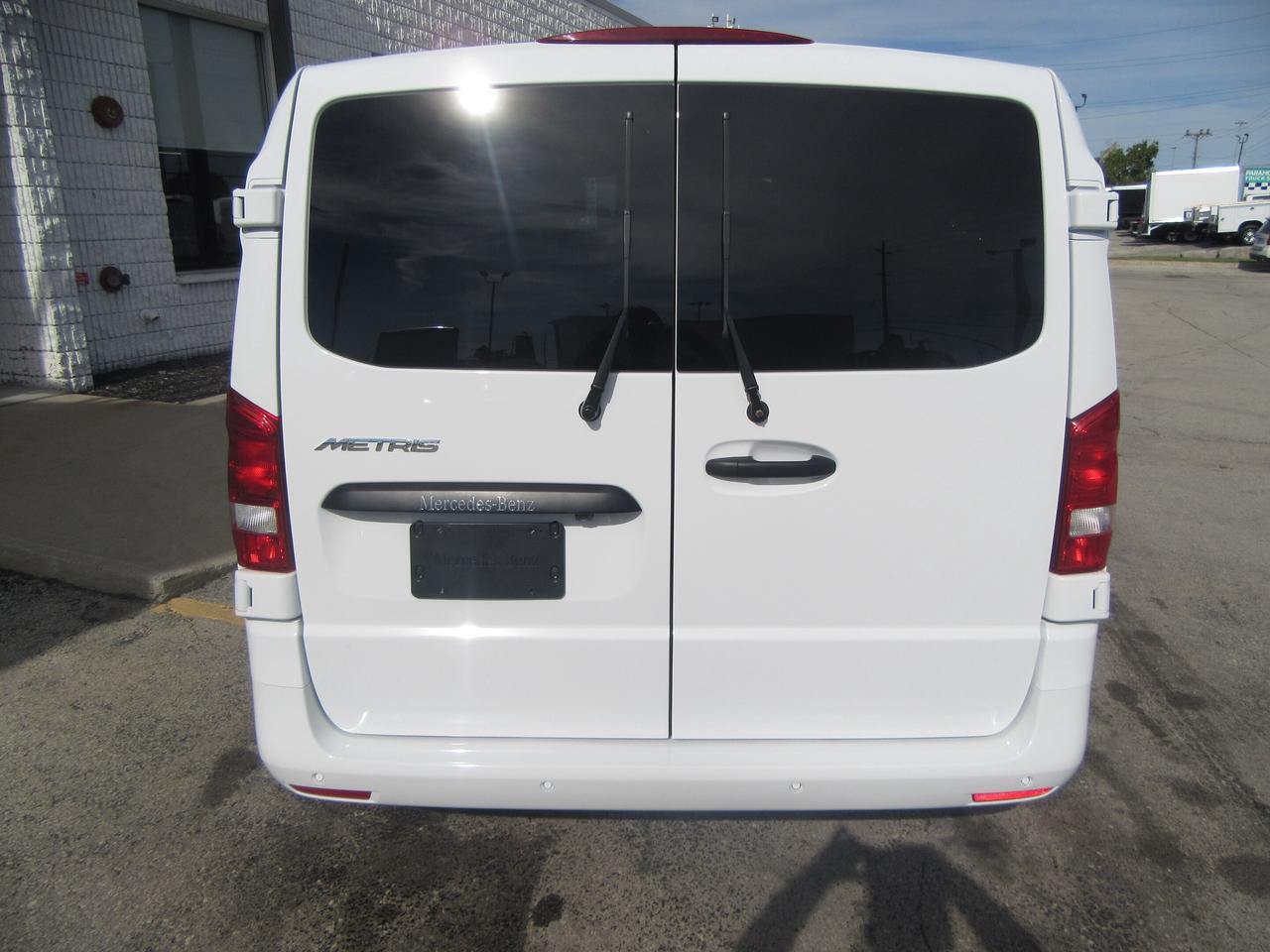 2023 Mercedes-Benz Metris Passenger Van 8 PASSENGER VAN Photo