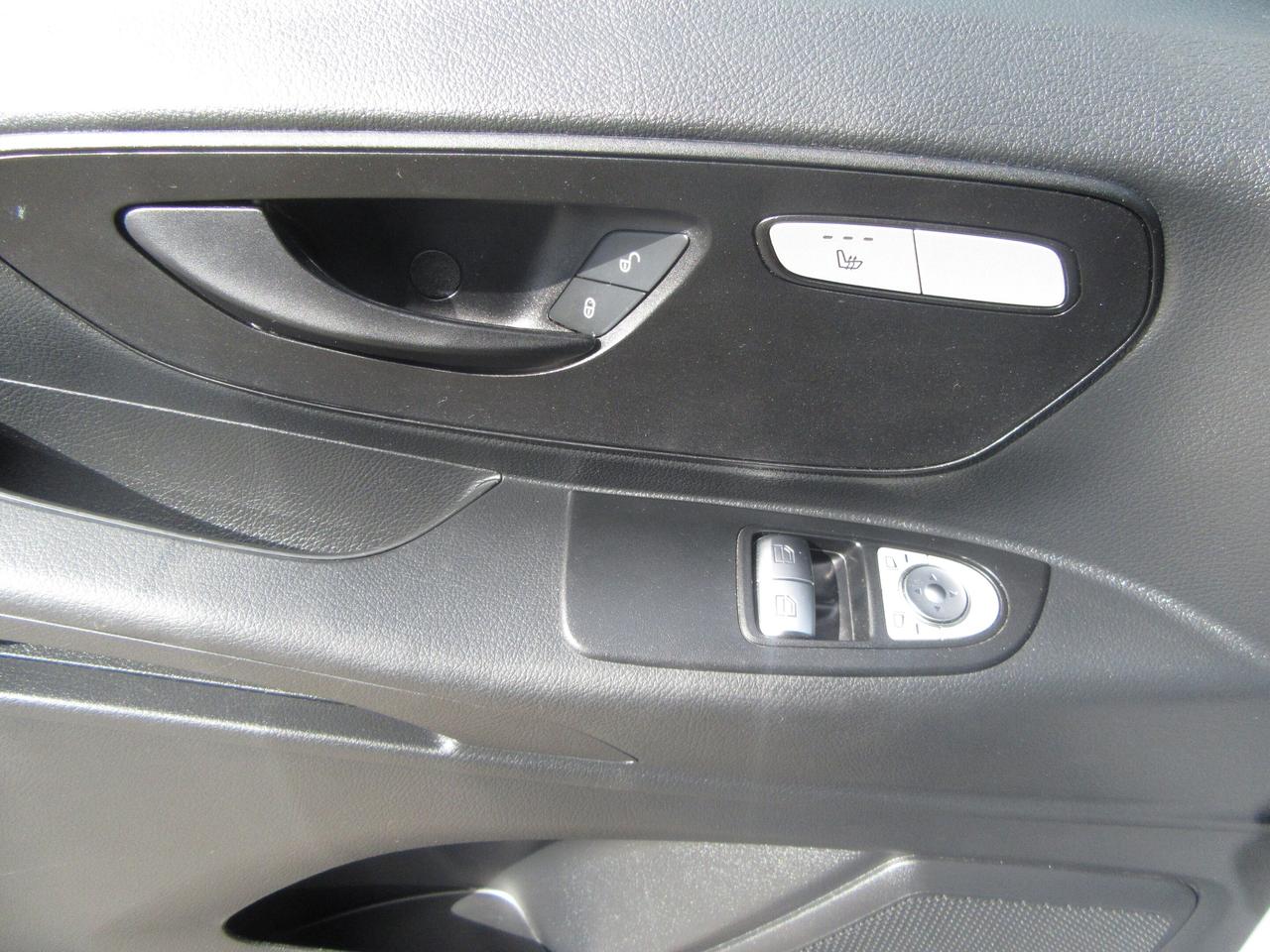 2023 Mercedes-Benz Metris Passenger Van 8 PASSENGER VAN Photo