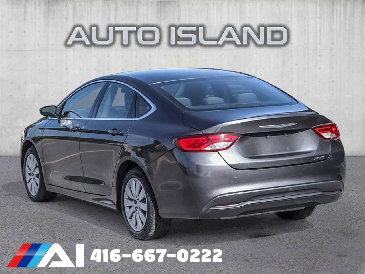 2015 Chrysler 200 4dr Sdn LX FWD Photo4