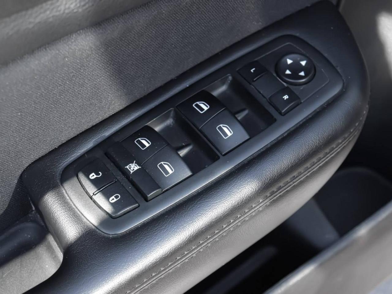 2015 Chrysler 200 4dr Sdn LX FWD Photo