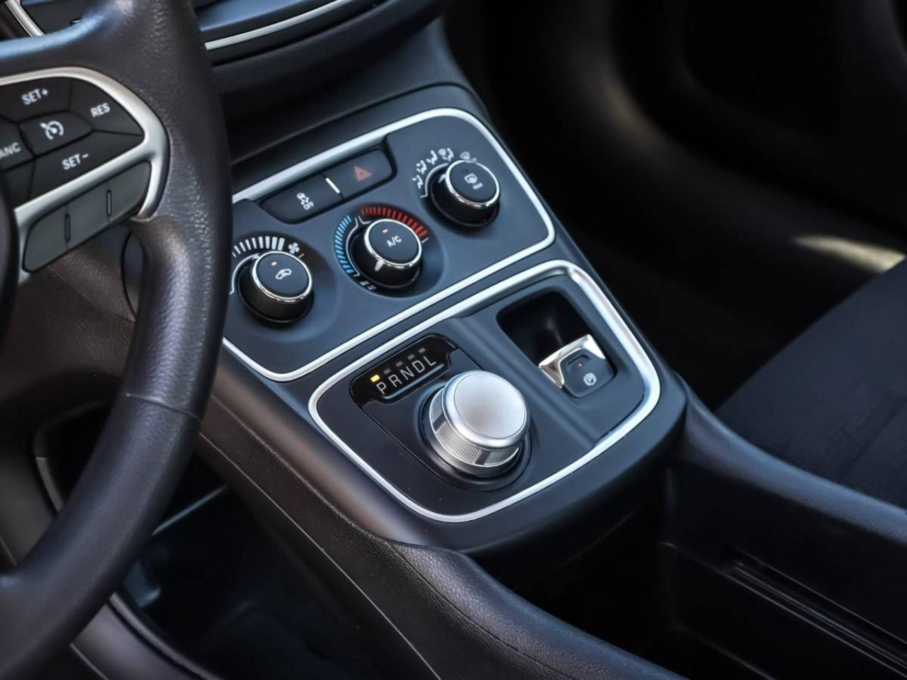 2015 Chrysler 200 4dr Sdn LX FWD Photo