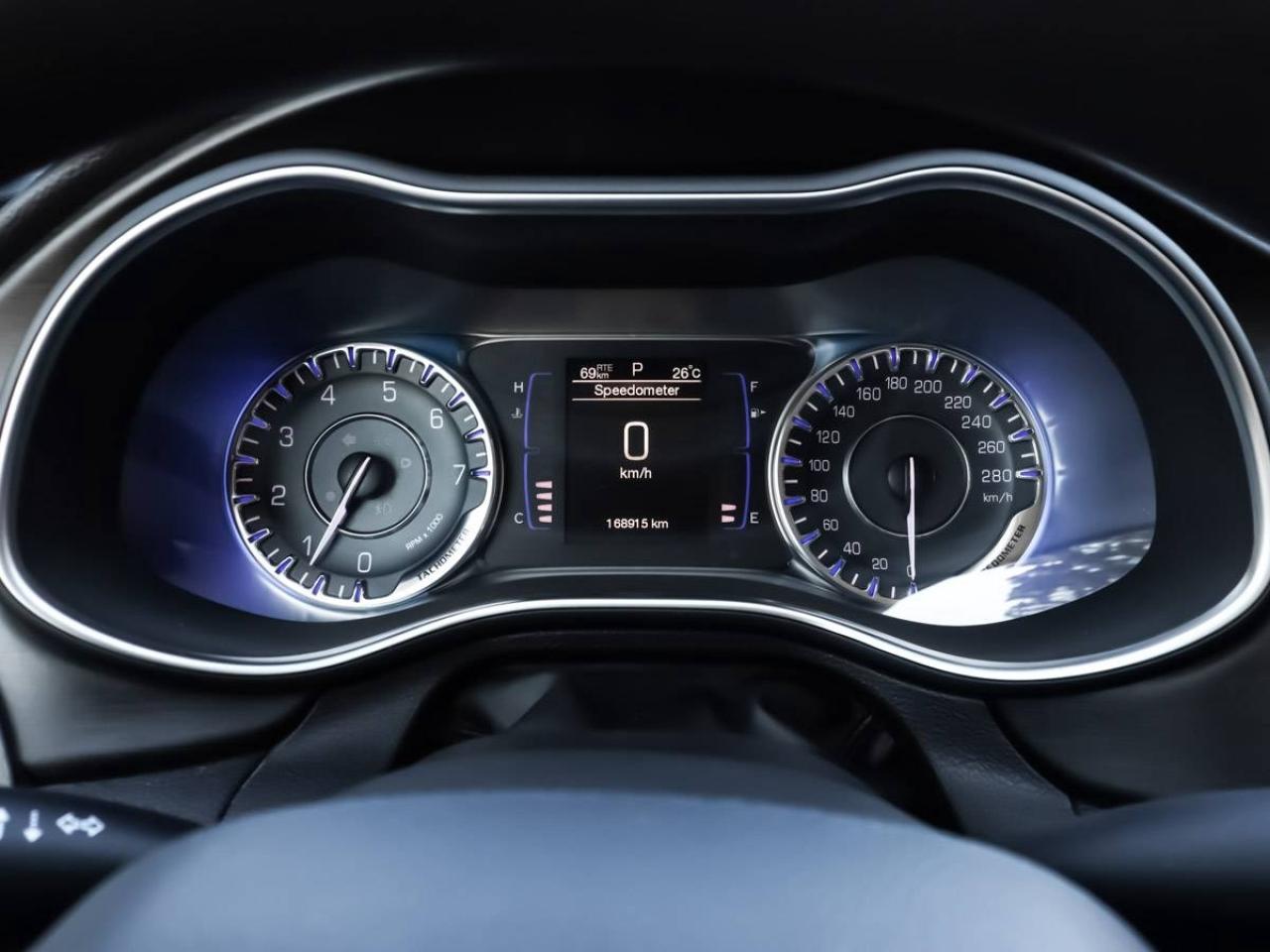 2015 Chrysler 200 4dr Sdn LX FWD Photo