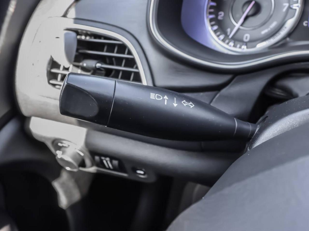 2015 Chrysler 200 4dr Sdn LX FWD Photo