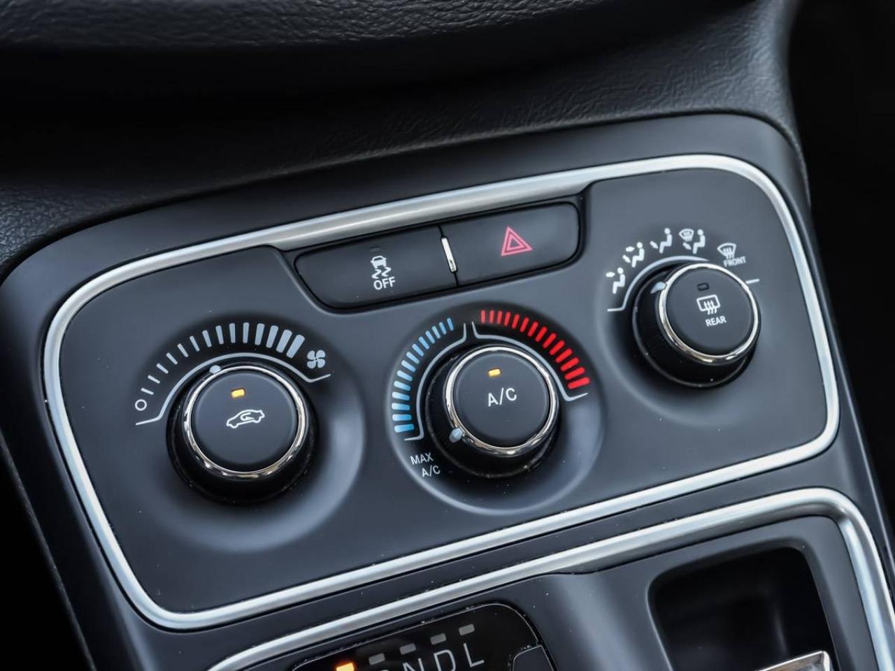 2015 Chrysler 200 4dr Sdn LX FWD Photo