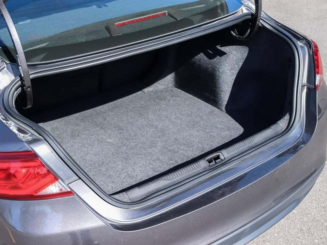 2015 Chrysler 200 4dr Sdn LX FWD Photo