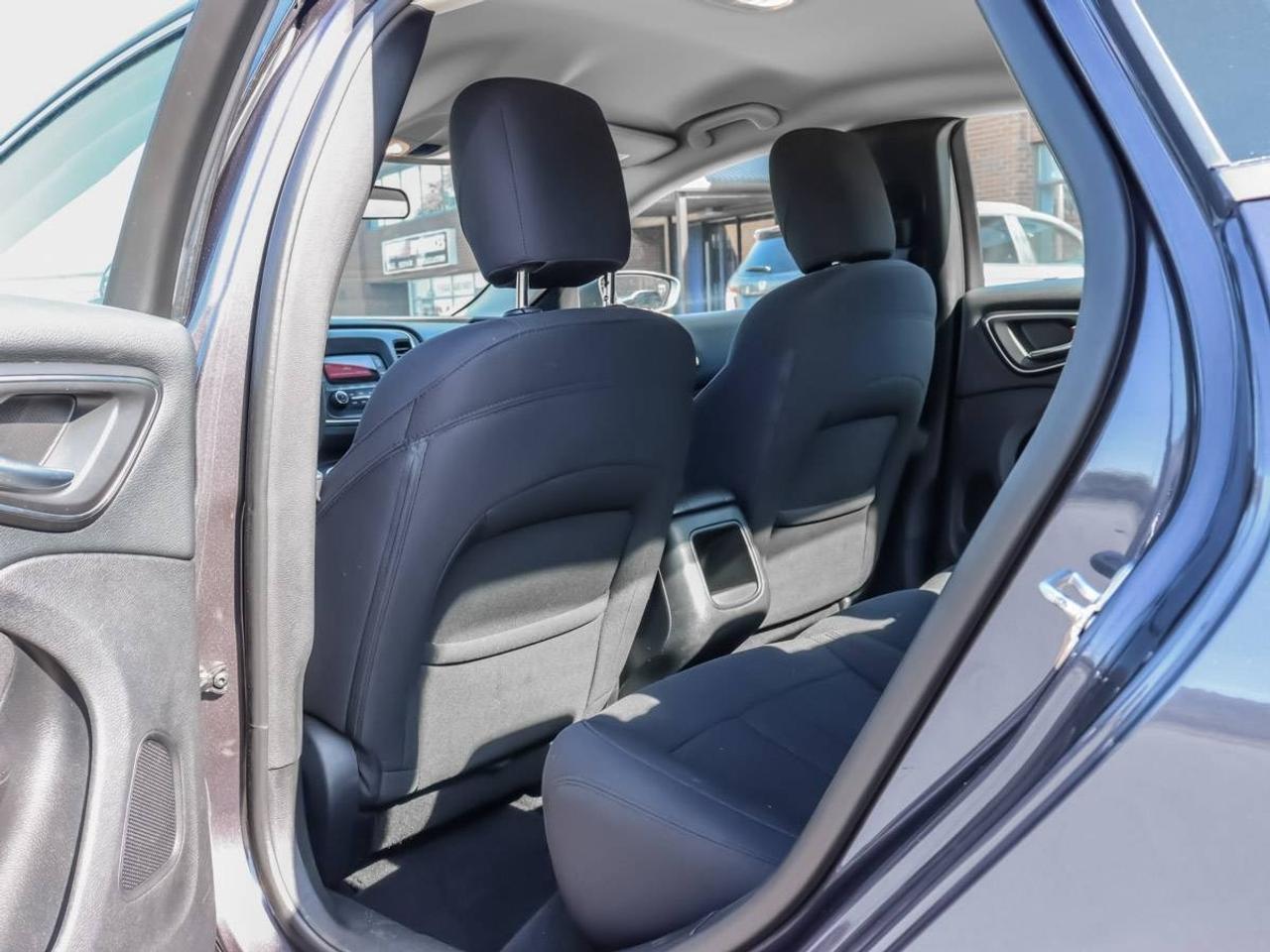 2015 Chrysler 200 4dr Sdn LX FWD Photo