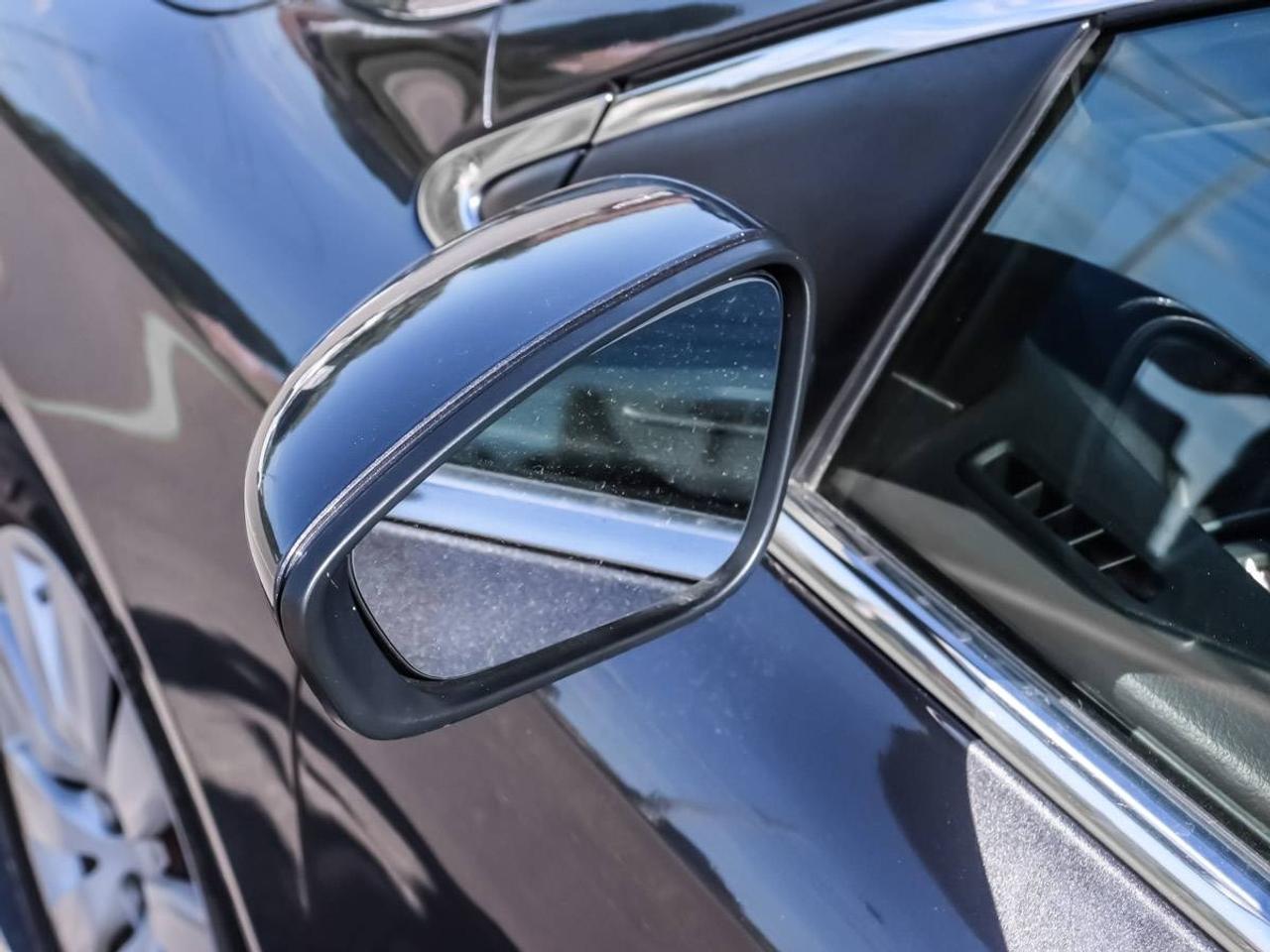 2015 Chrysler 200 4dr Sdn LX FWD Photo