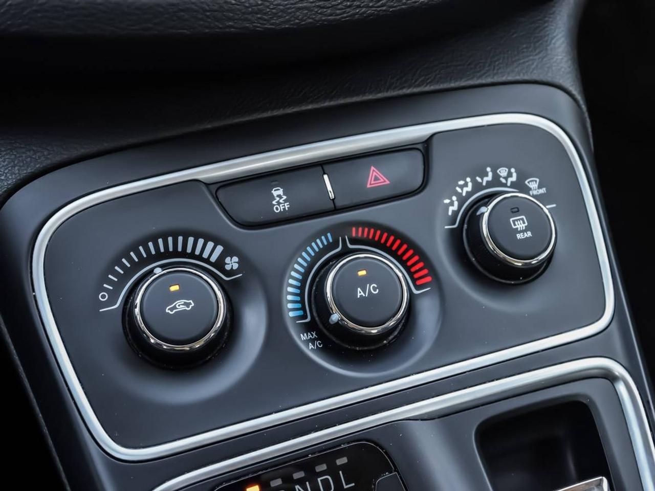 2015 Chrysler 200 4dr Sdn LX FWD Photo