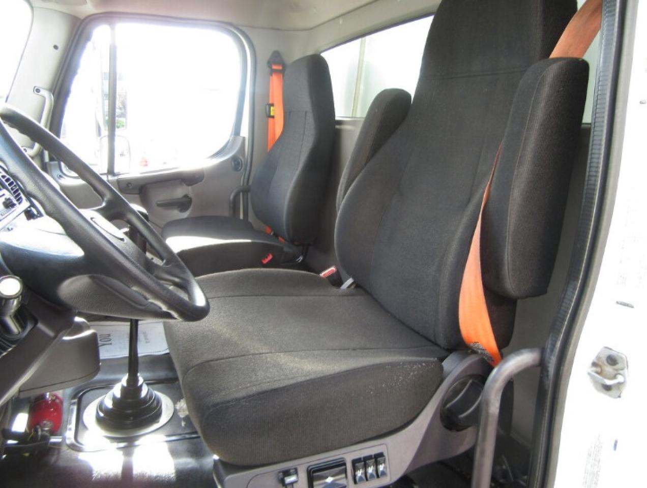 2018 Freightliner M2-106 DIESEL TANDEM AXLE CAB & CHASIS Photo