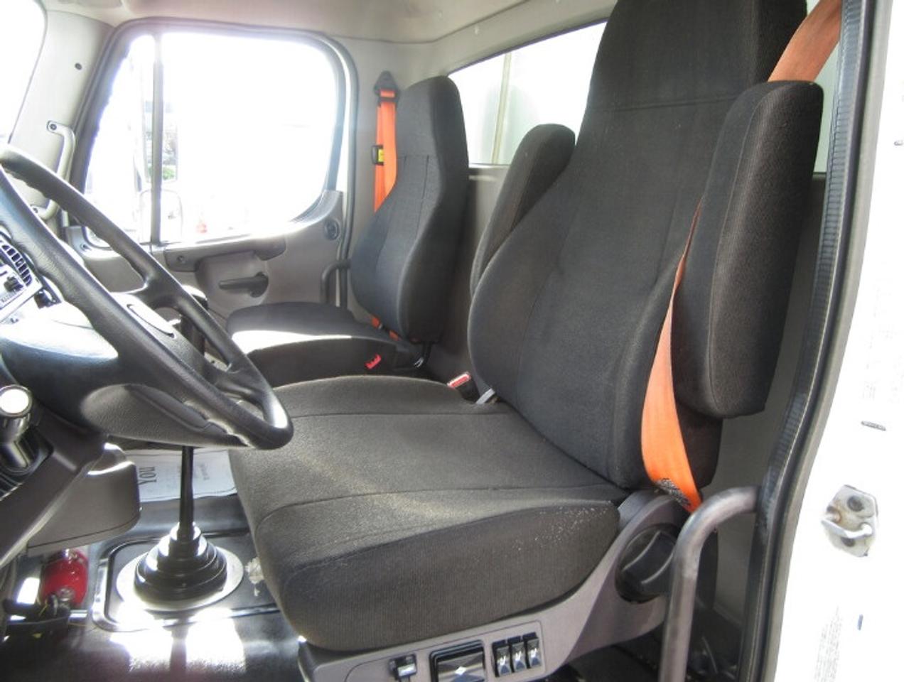 2018 Freightliner M2-106 DIESEL TANDEM AXLE CAB & CHASSIS Photo