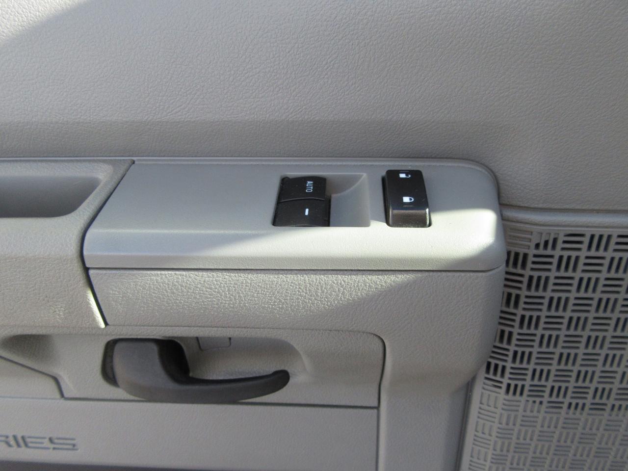 2023 Ford Super Duty E-450 DRW CUBE VAN 16FT HIGH BOX & NEW POWER LIFTGATE Photo