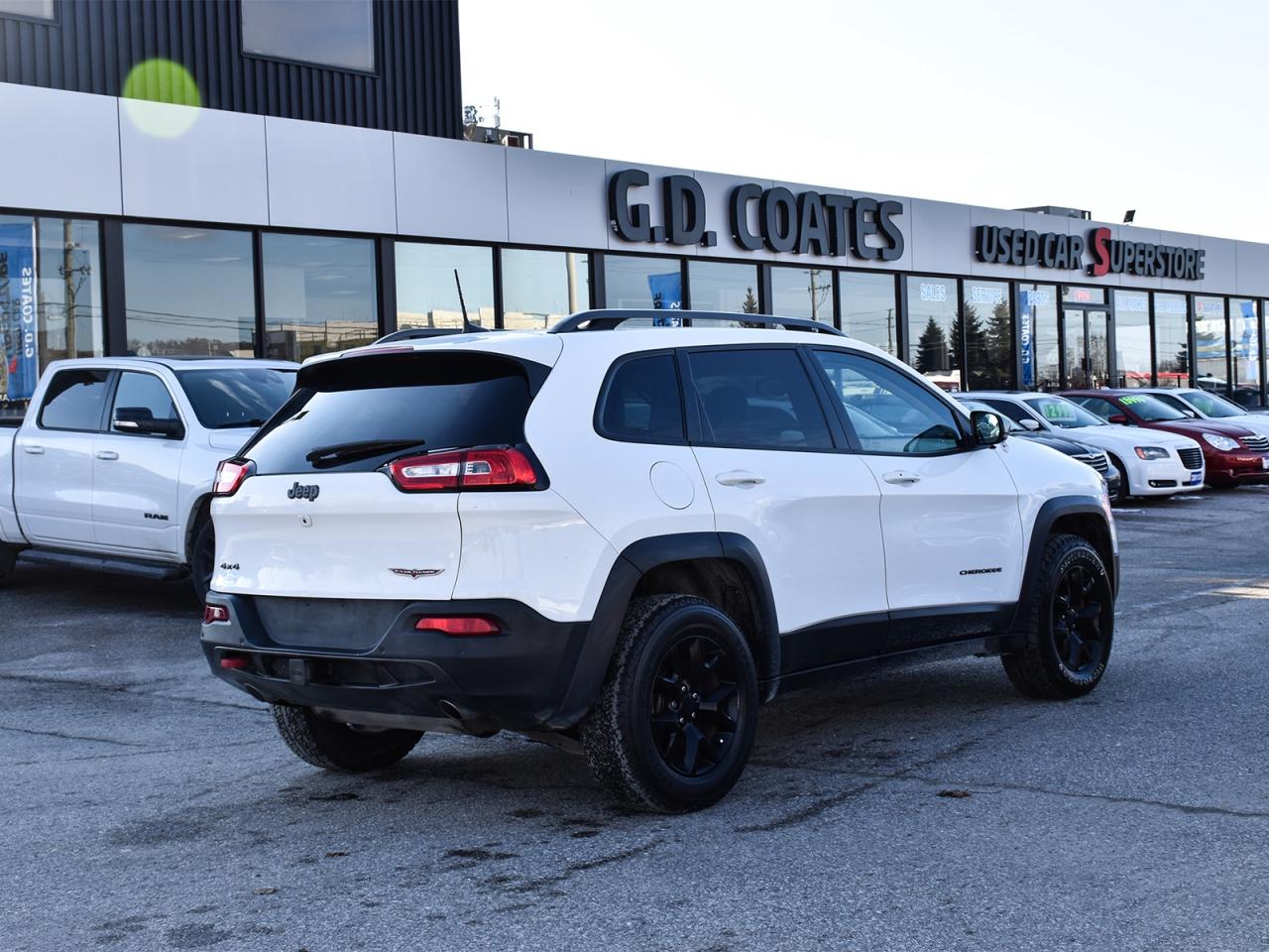 2017 Jeep Cherokee Trailhawk 4x4 ~Nav ~Cam ~Heated Leather ~Bluetooth Photo