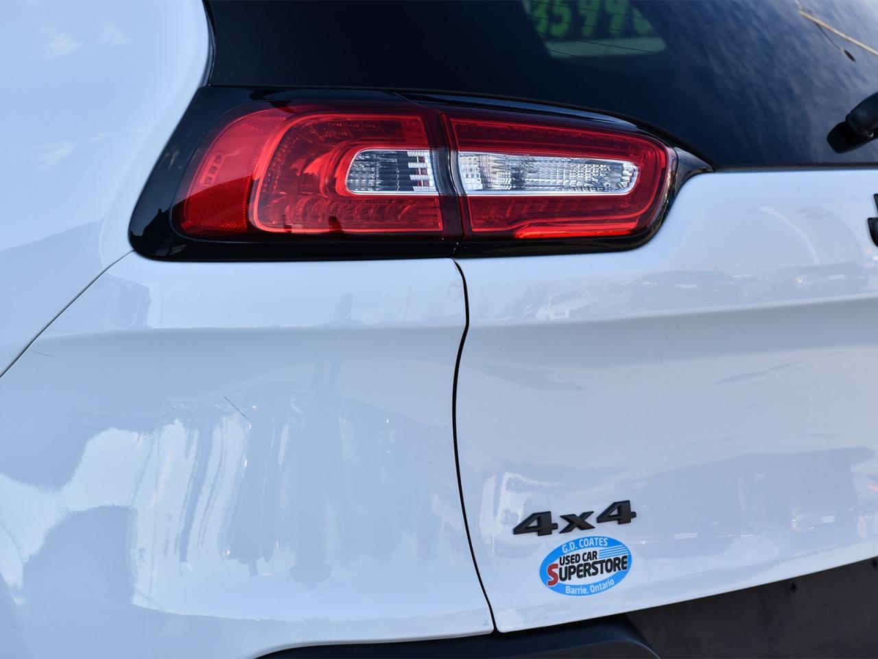 2017 Jeep Cherokee Trailhawk 4x4 ~Nav ~Cam ~Heated Leather ~Bluetooth Photo