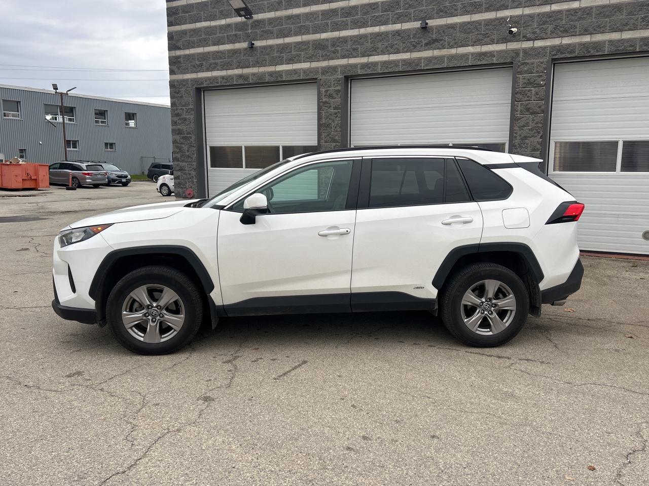 2022 Toyota RAV4 Hybrid LE Photo2