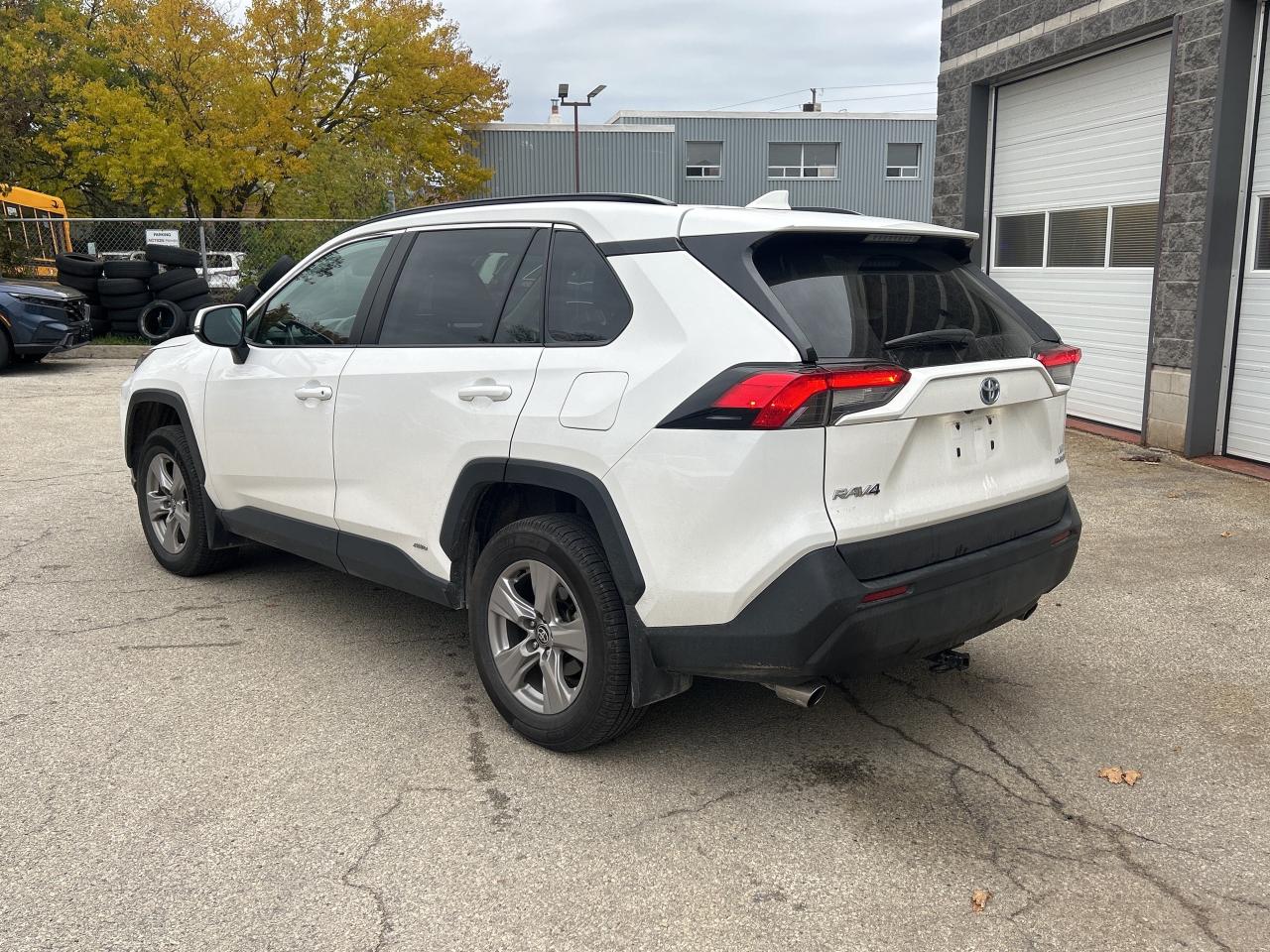2022 Toyota RAV4 Hybrid LE Photo3