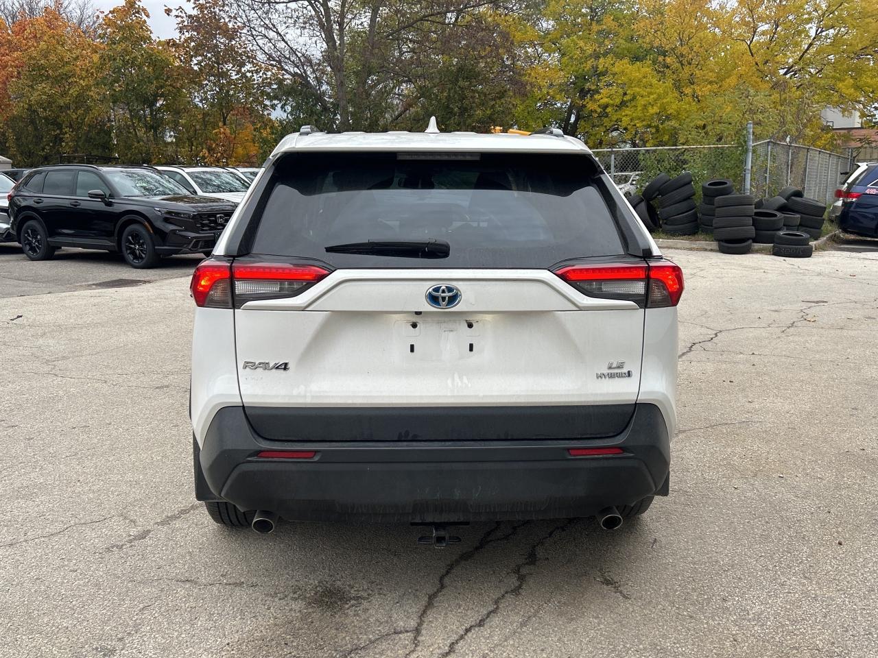 2022 Toyota RAV4 Hybrid LE Photo4