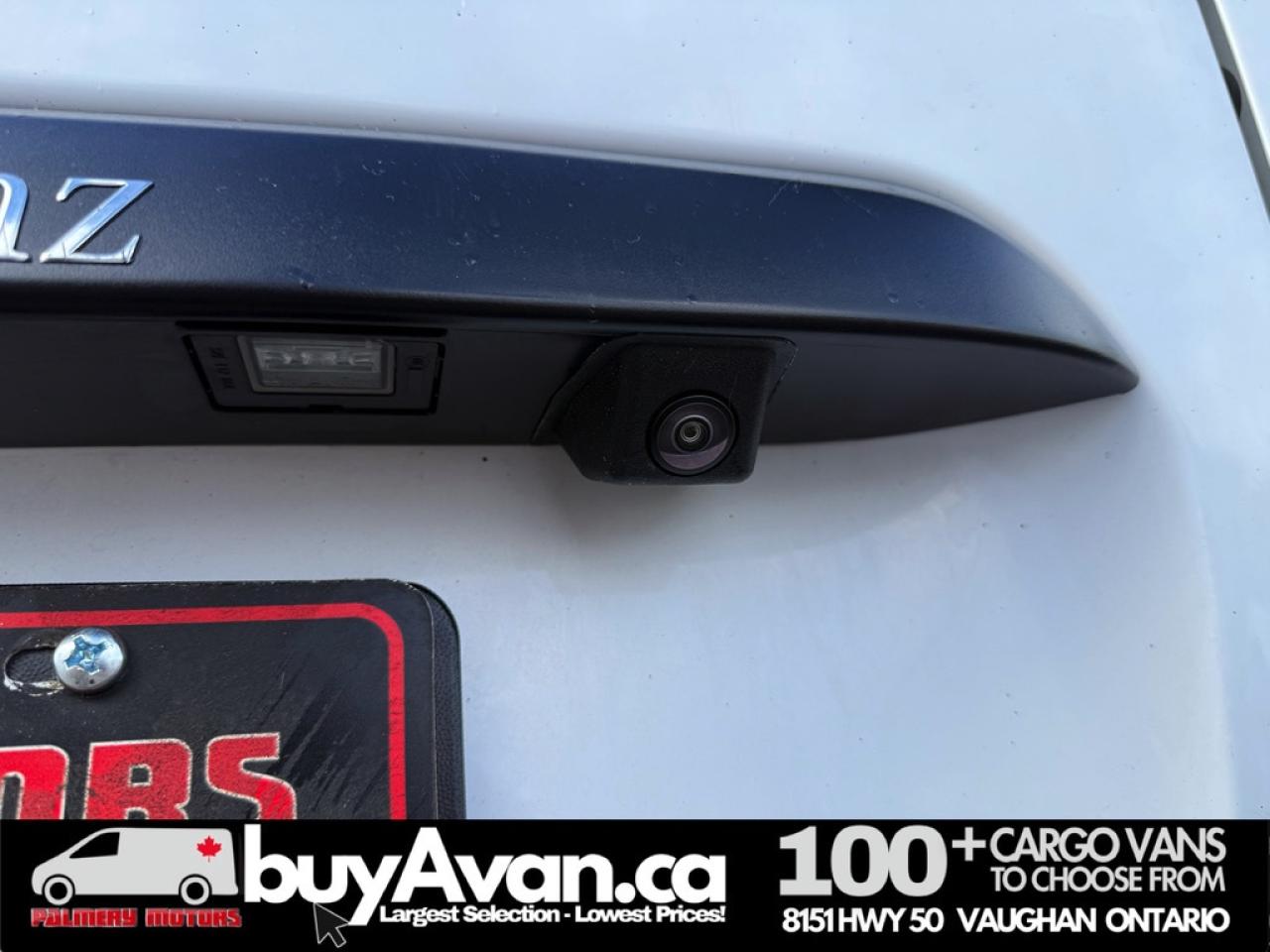 2023 Mercedes-Benz Metris Passenger Van Cargo + Divider Photo