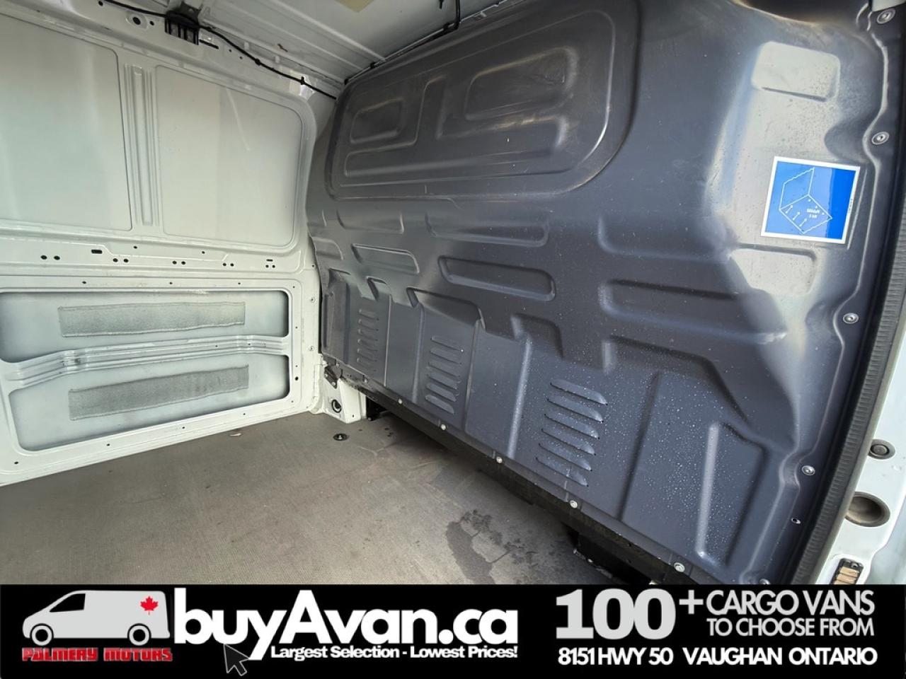 2023 Mercedes-Benz Metris Passenger Van Cargo + Divider Photo