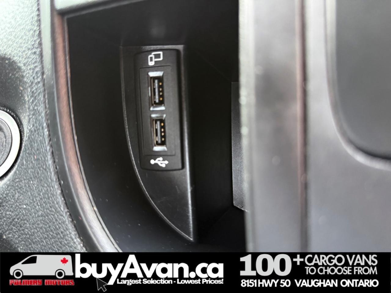 2023 Mercedes-Benz Metris Passenger Van Cargo + Divider Photo