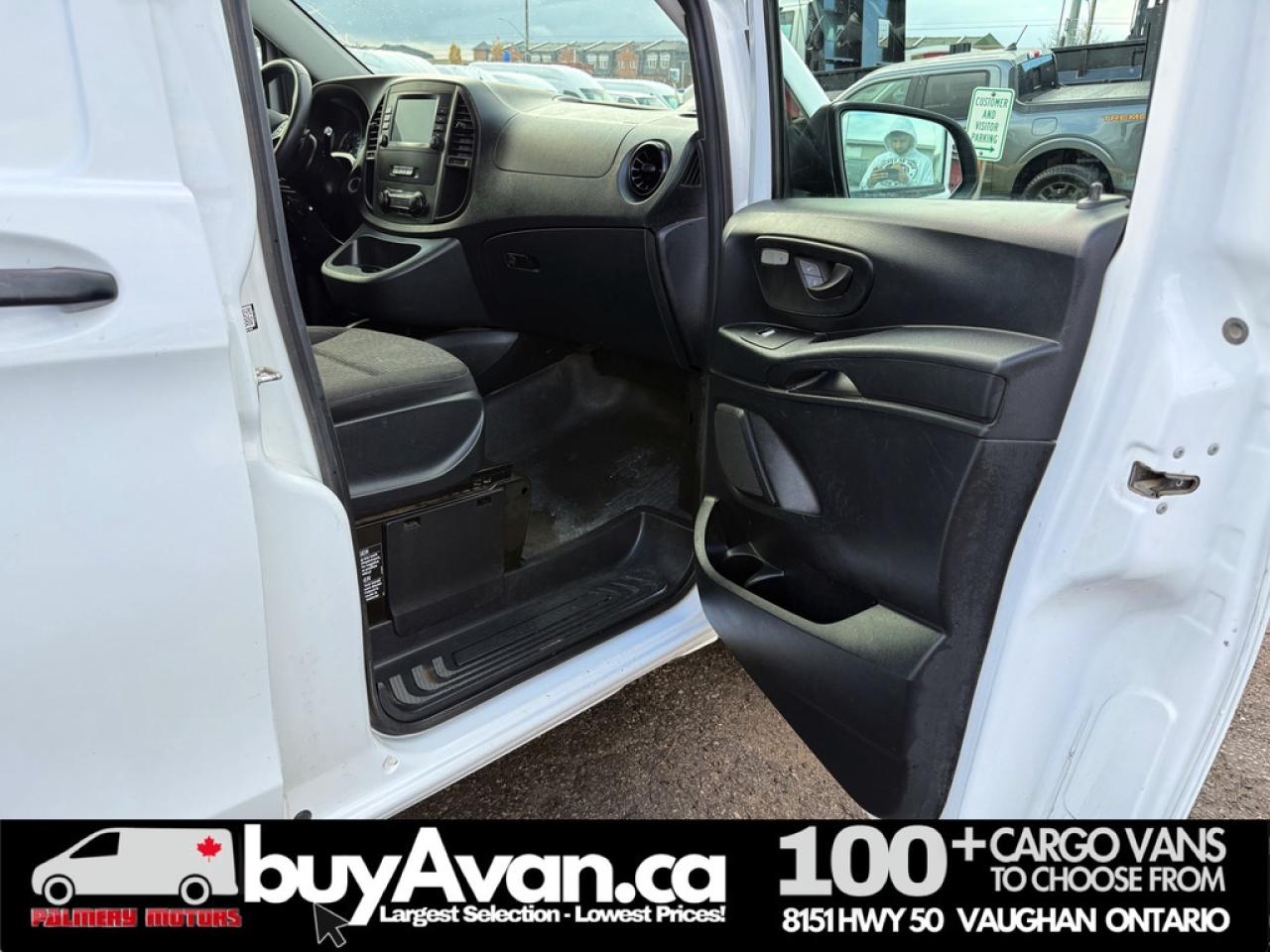 2023 Mercedes-Benz Metris Passenger Van Cargo + Divider Photo