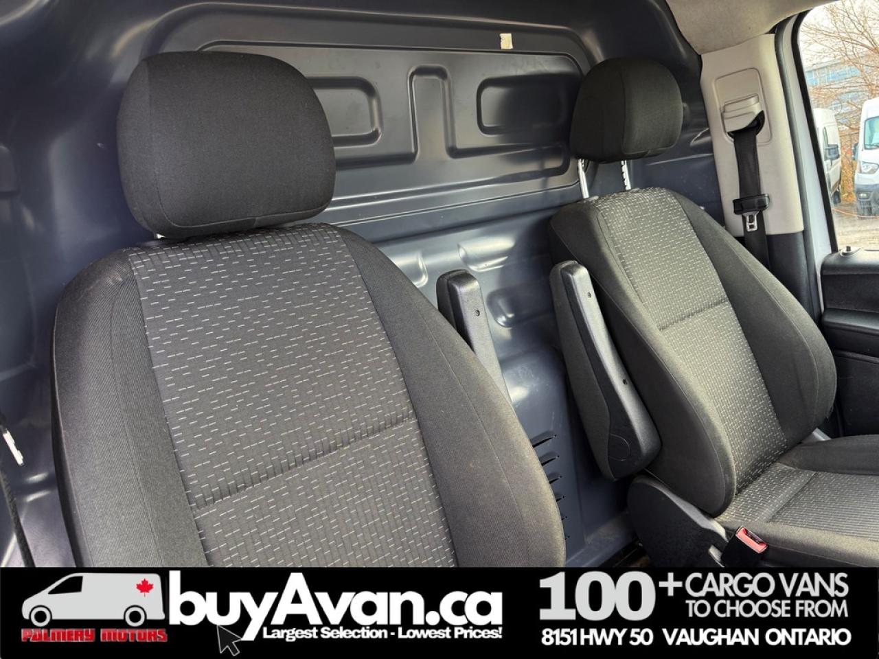 2023 Mercedes-Benz Metris Passenger Van Cargo + Divider Photo