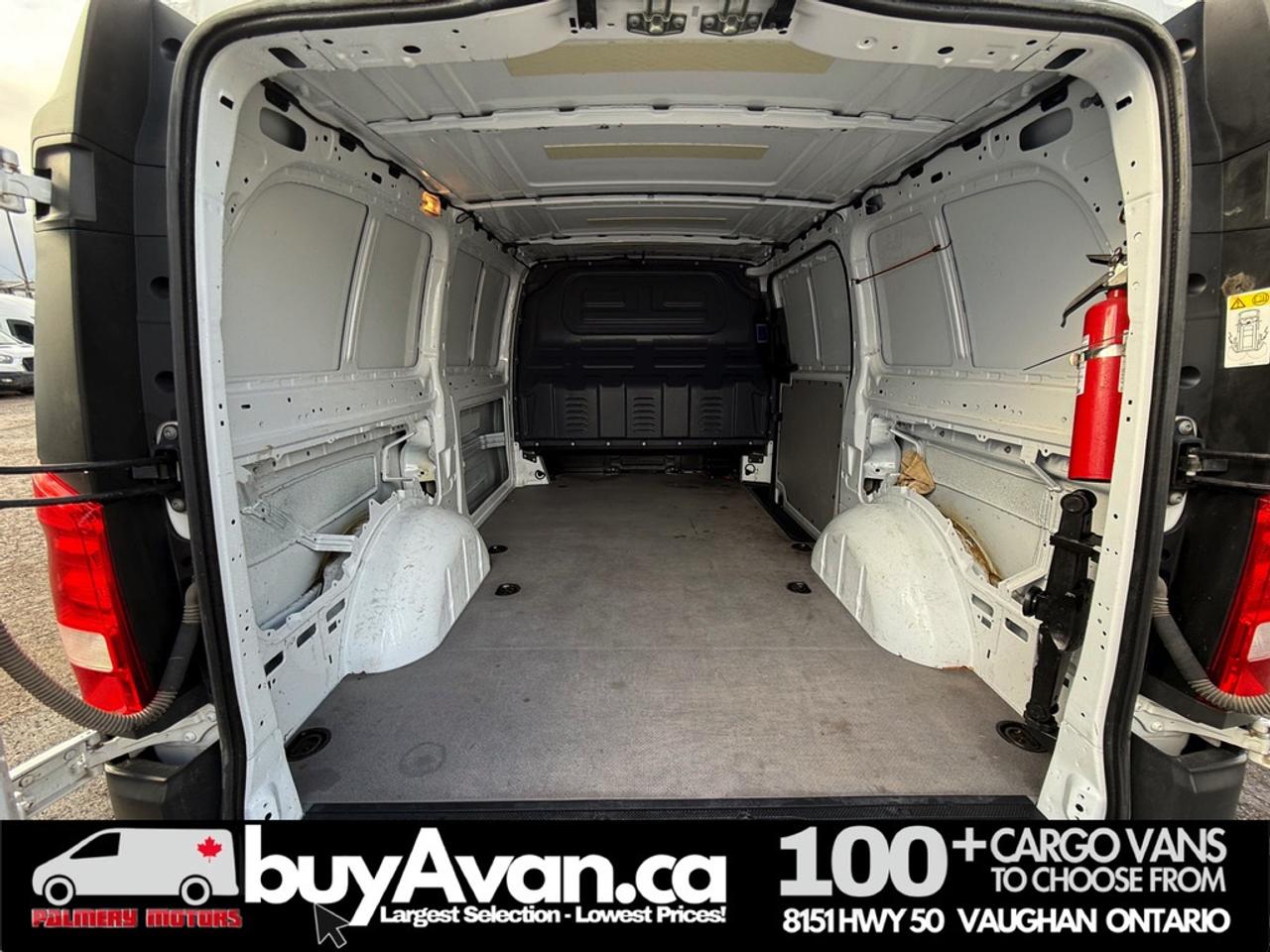 2023 Mercedes-Benz Metris Passenger Van LOW KM 49k   CLEAN CARFAX   CERTIFIED Photo