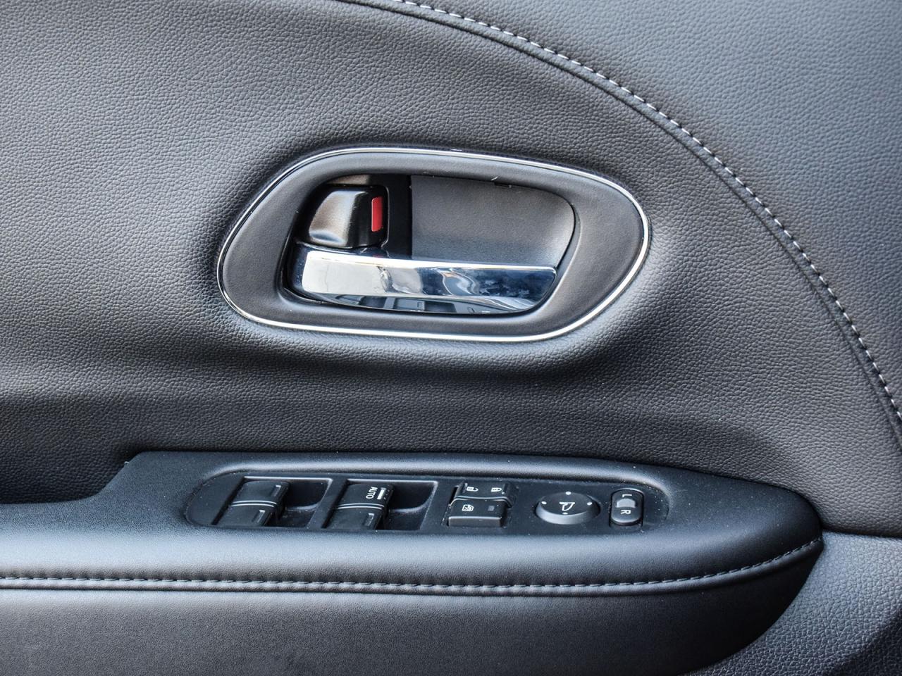 2022 Honda HR-V Touring Photo