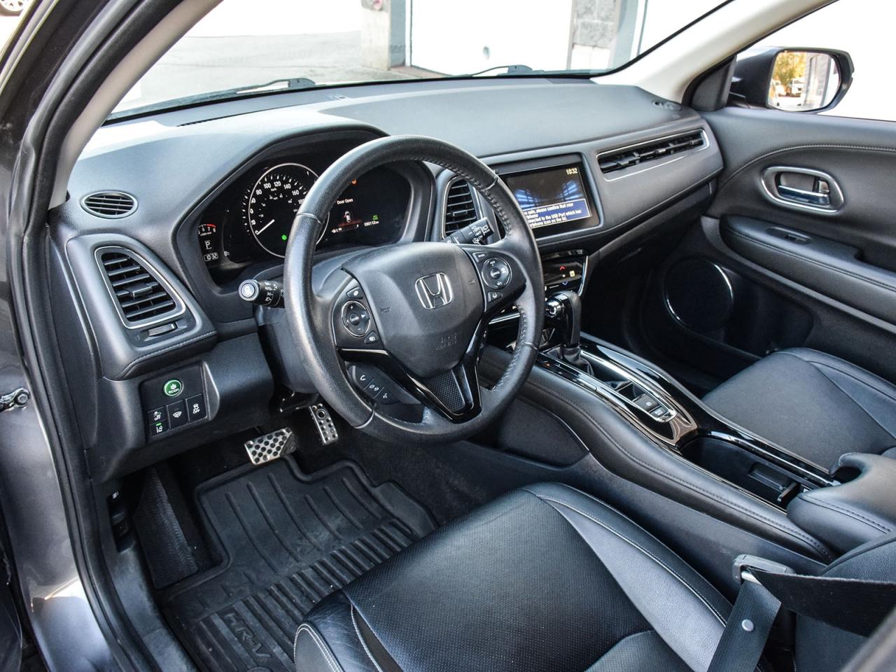 2022 Honda HR-V Touring Photo