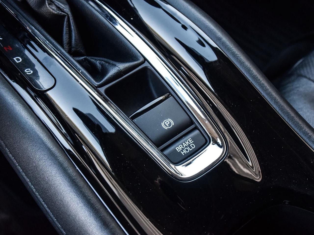 2022 Honda HR-V Touring Photo