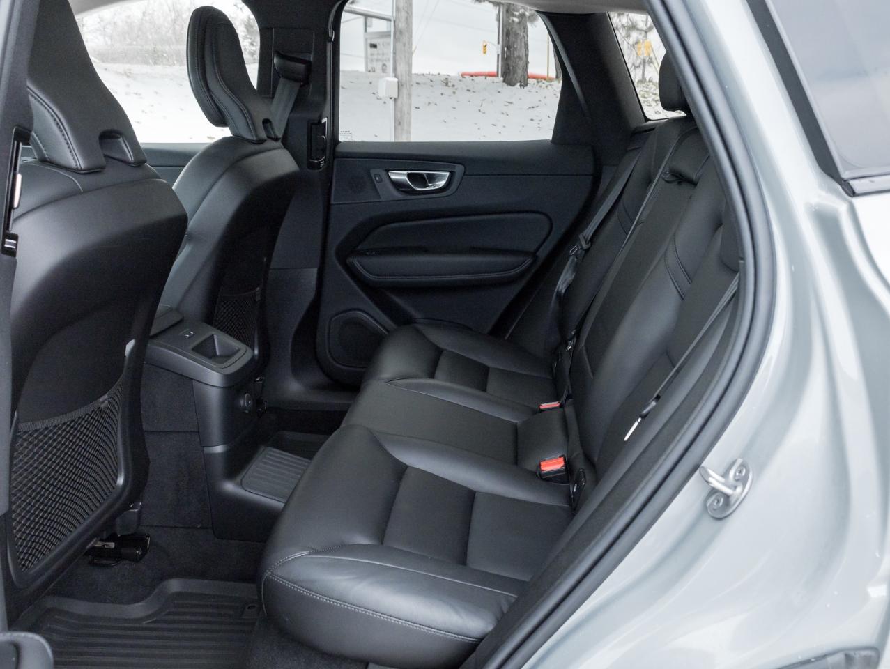 2025 Volvo XC60 Plug-In Hybrid T8 AWD Core Dark Theme  PLUG-IN HYBRID  VOLVO CPO Photo