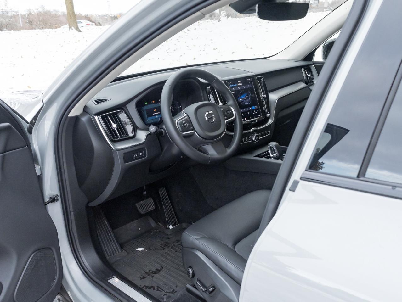 2025 Volvo XC60 Plug-In Hybrid T8 AWD Core Dark  Theme PLUG IN HYBRID  VOLVO CPO Photo