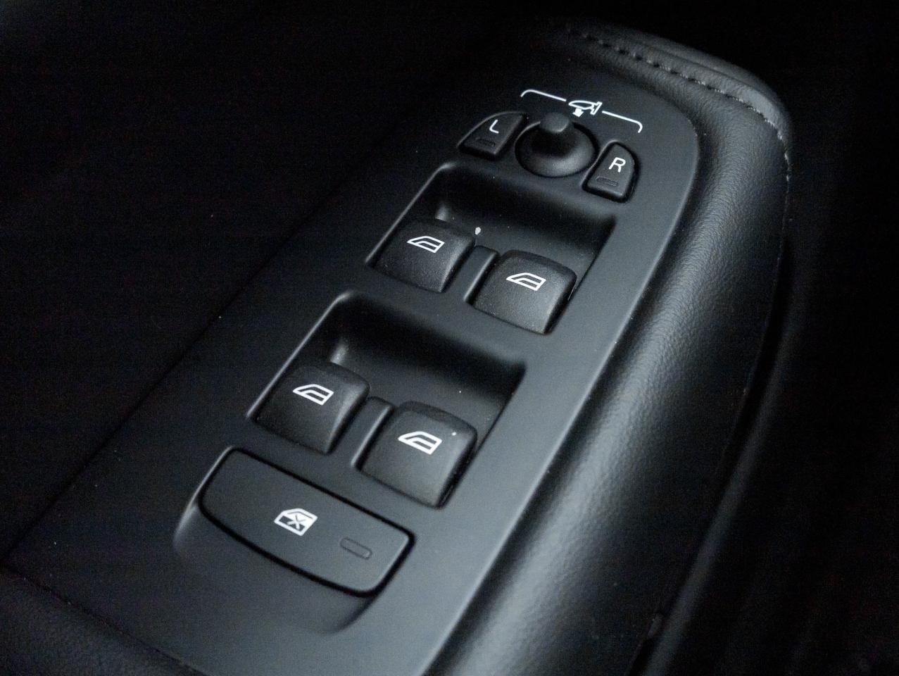 2025 Volvo XC60 Plug-In Hybrid T8 AWD Core Dark  Theme PLUG IN HYBRID  VOLVO CPO Photo