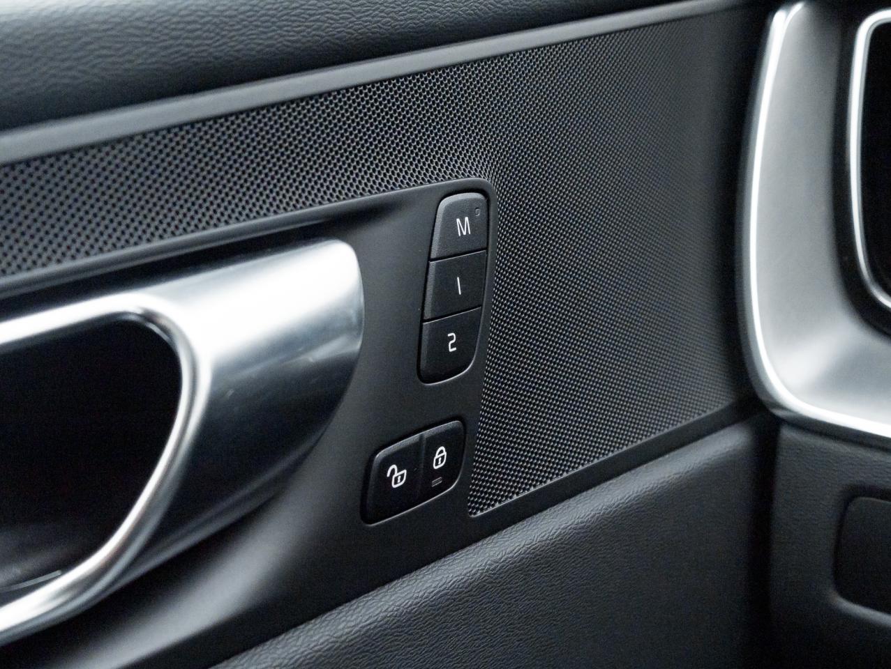 2025 Volvo XC60 Plug-In Hybrid T8 AWD Core Dark  Theme PLUG IN HYBRID  VOLVO CPO Photo