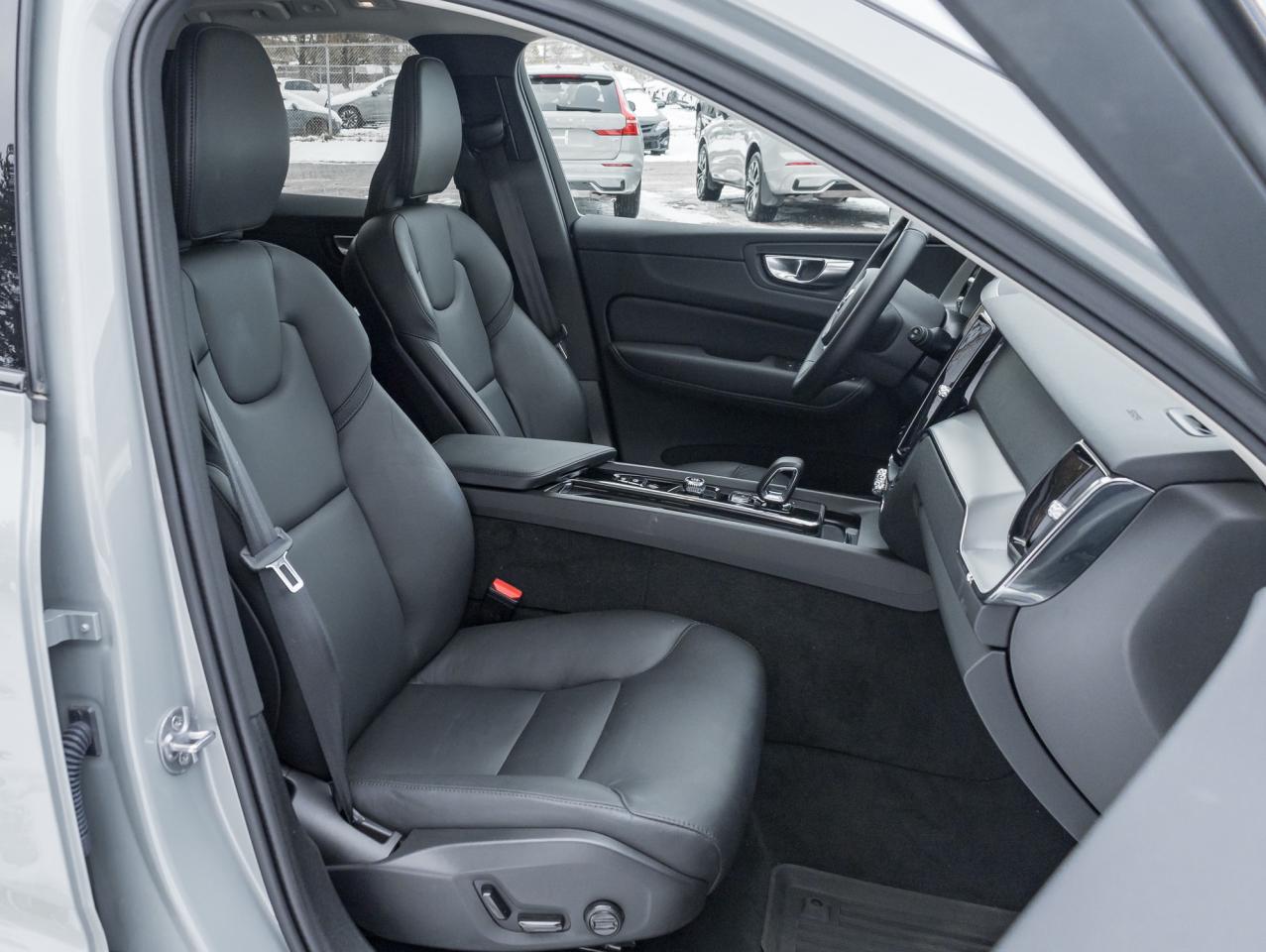 2025 Volvo XC60 Plug-In Hybrid T8 AWD Core Dark  Theme PLUG IN HYBRID  VOLVO CPO Photo