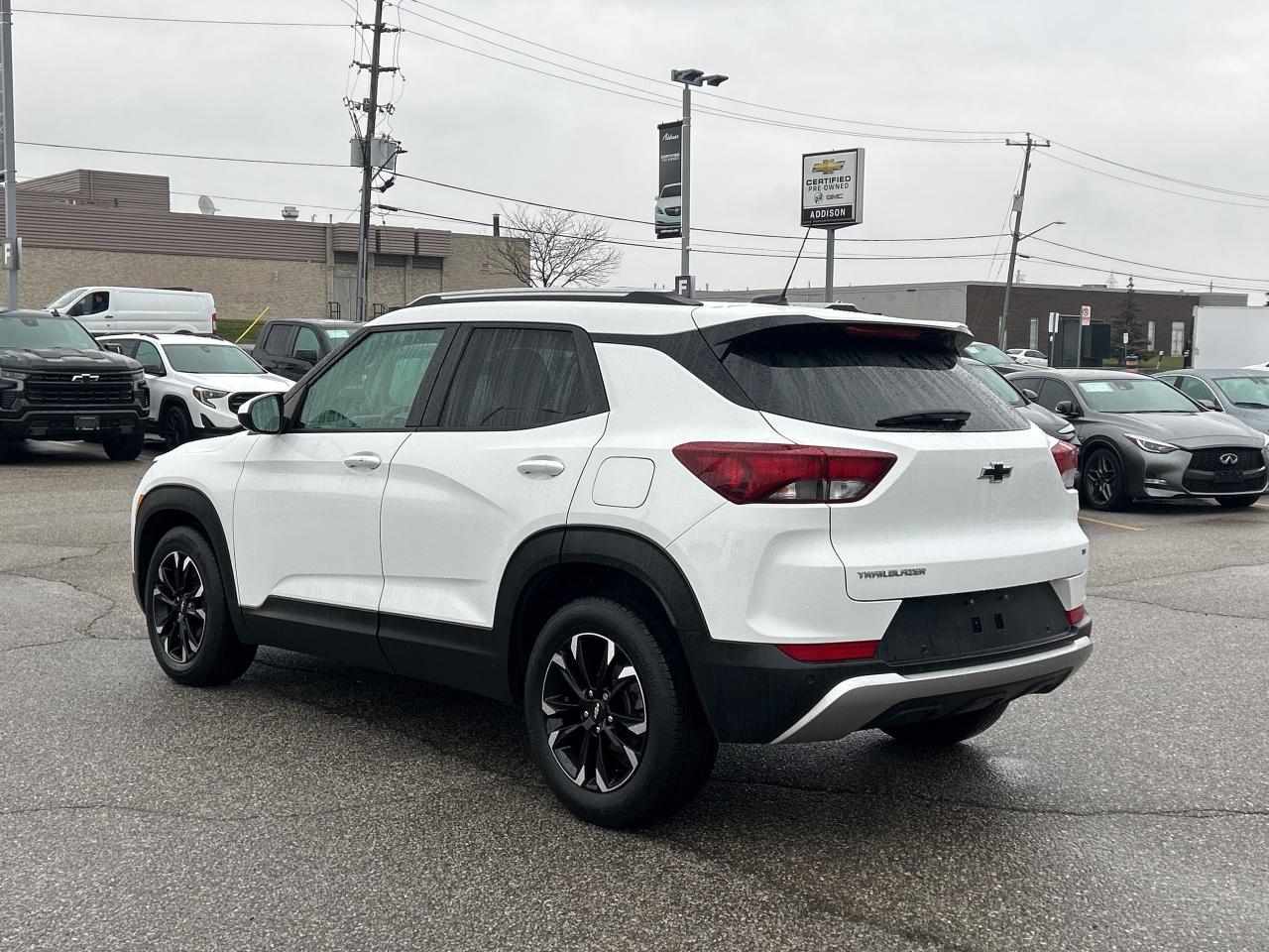 2022 Chevrolet TrailBlazer FWD 4dr LT Photo2