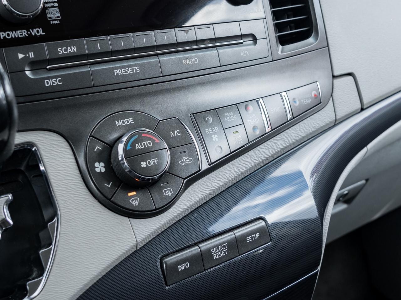 2013 Toyota Sienna V6 SE FWD -Sunroof-Rear Entertainment/Camera-Power Photo