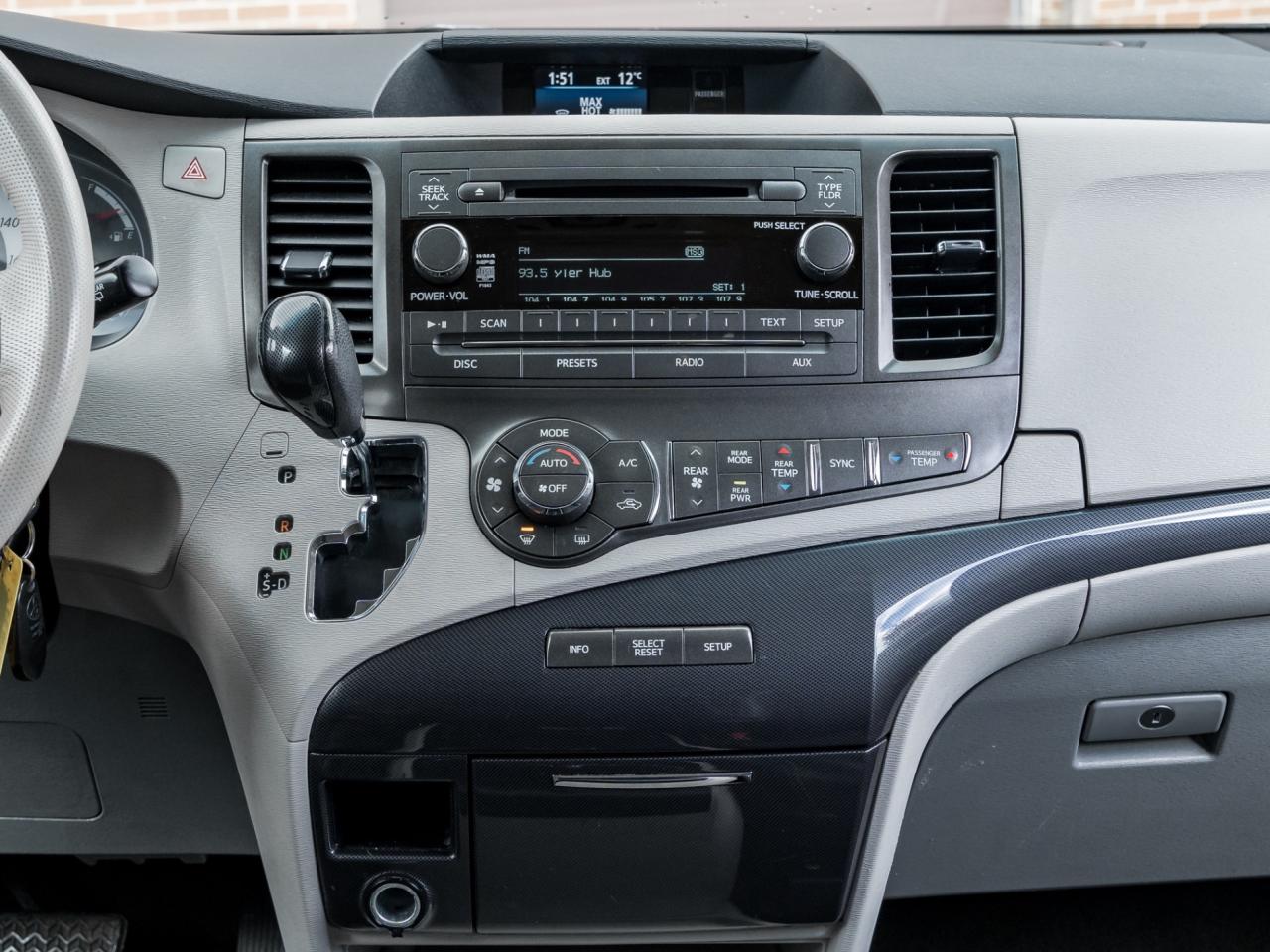 2013 Toyota Sienna V6 SE FWD -Sunroof-Rear Entertainment/Camera-Power Photo