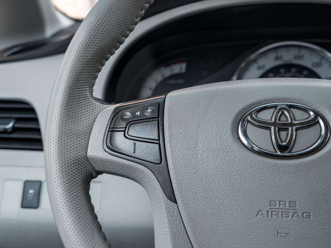 2013 Toyota Sienna V6 SE FWD -Sunroof-Rear Entertainment/Camera-Power Photo