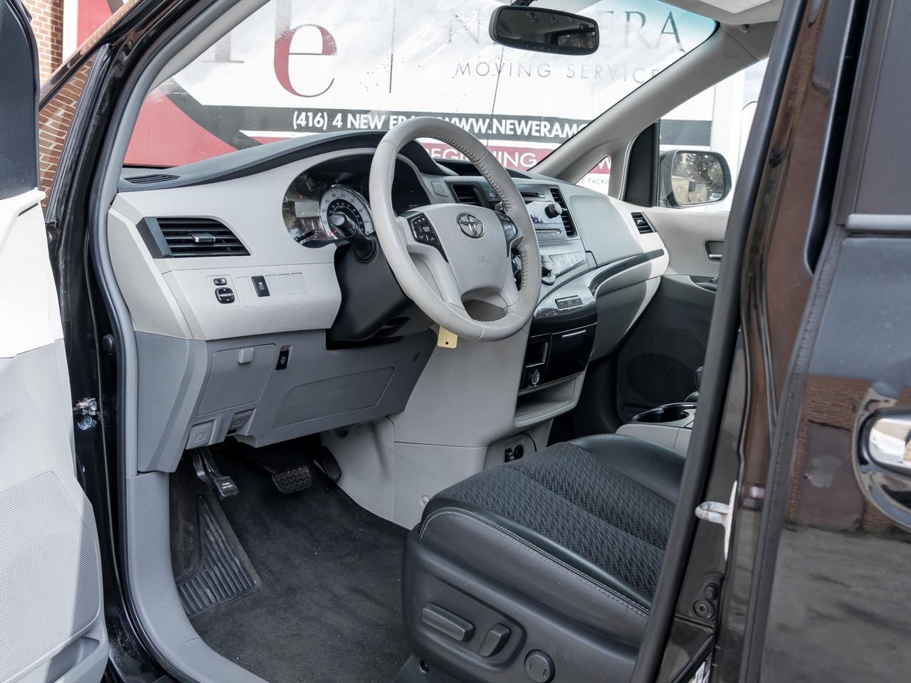 2013 Toyota Sienna V6 SE FWD -Sunroof-Rear Entertainment/Camera-Power Photo