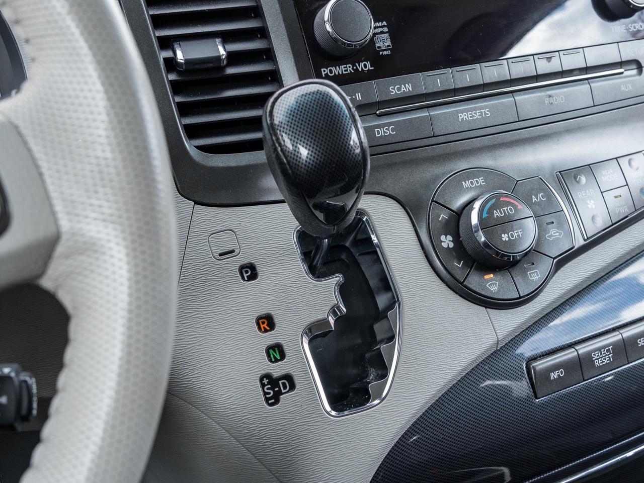 2013 Toyota Sienna V6 SE FWD -Sunroof-Rear Entertainment/Camera-Power Photo