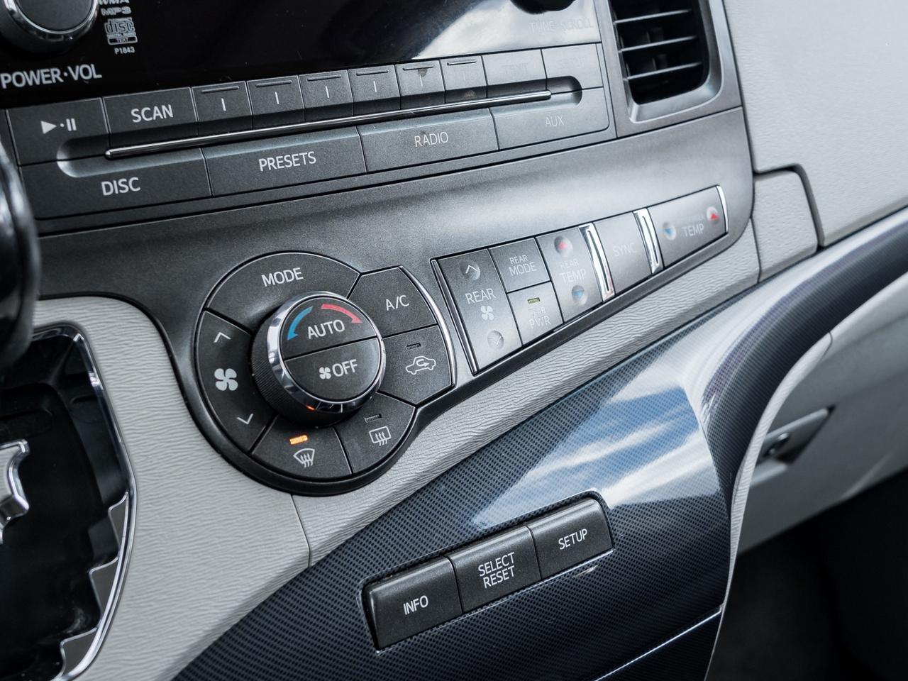 2013 Toyota Sienna V6 SE FWD -Sunroof-Rear Entertainment/Camera-Power Photo