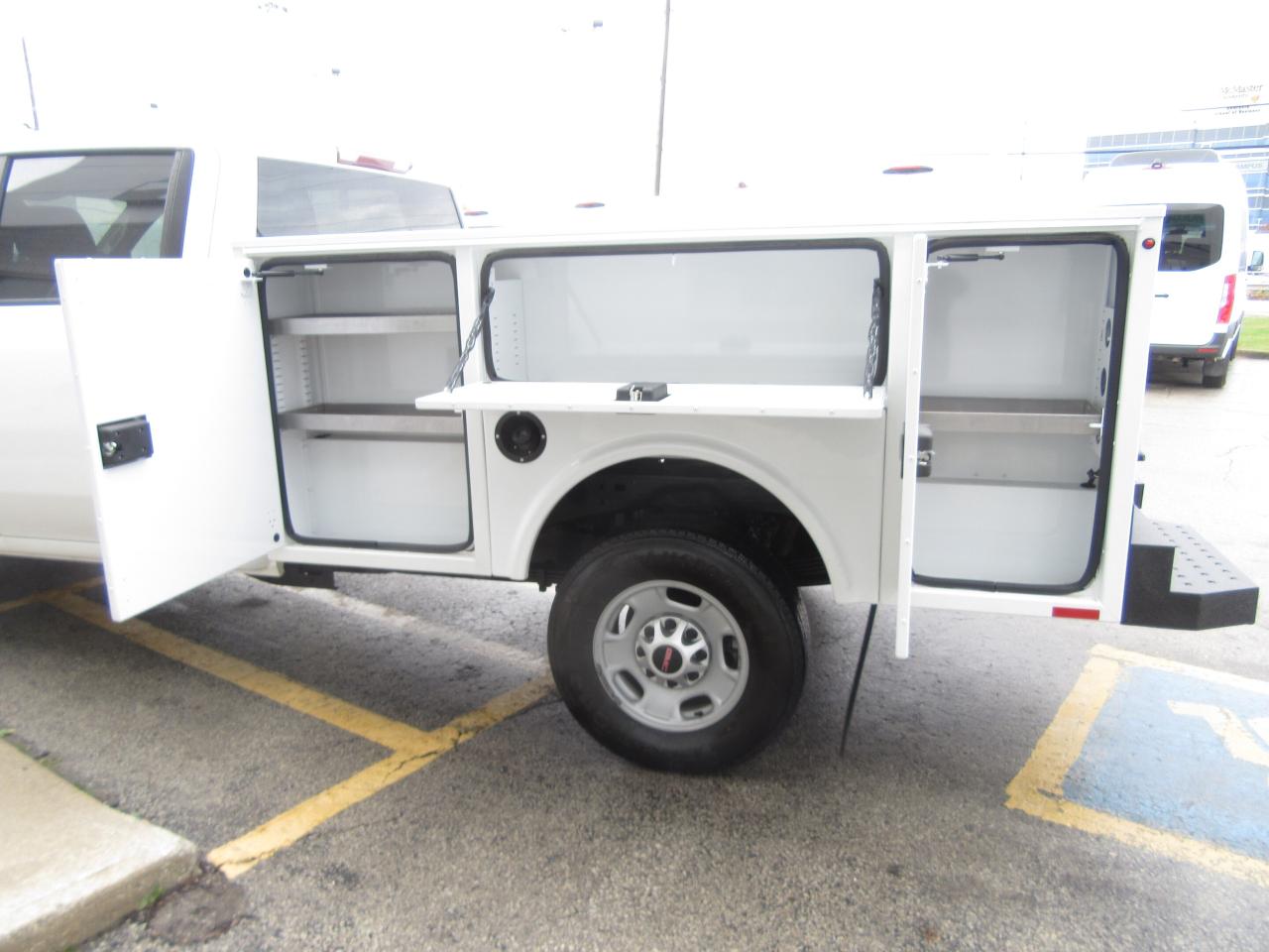 2024 GMC 2500 HD CREW CAB 4X4 NEW SERVICE UTLITY BODY Photo