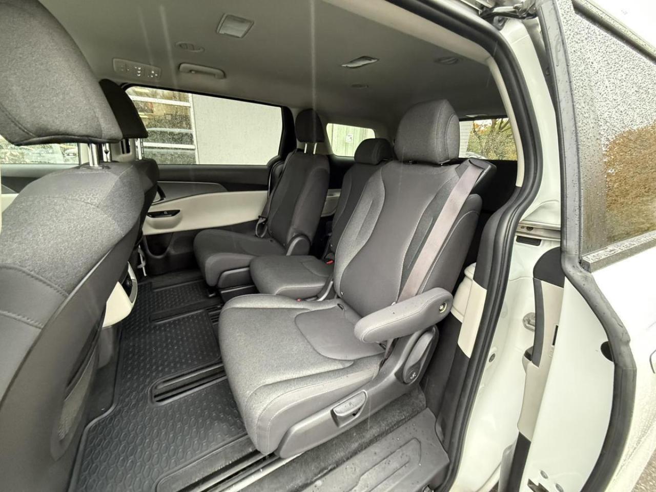 2022 Kia Carnival LX FWD Photo