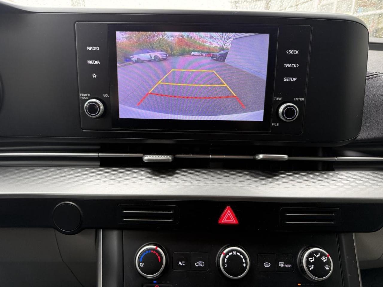 2022 Kia Carnival LX FWD Photo