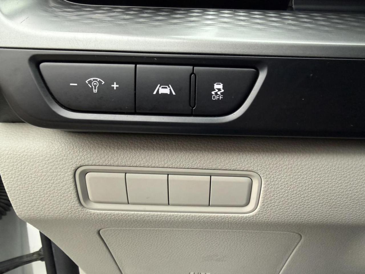 2022 Kia Carnival LX FWD Photo