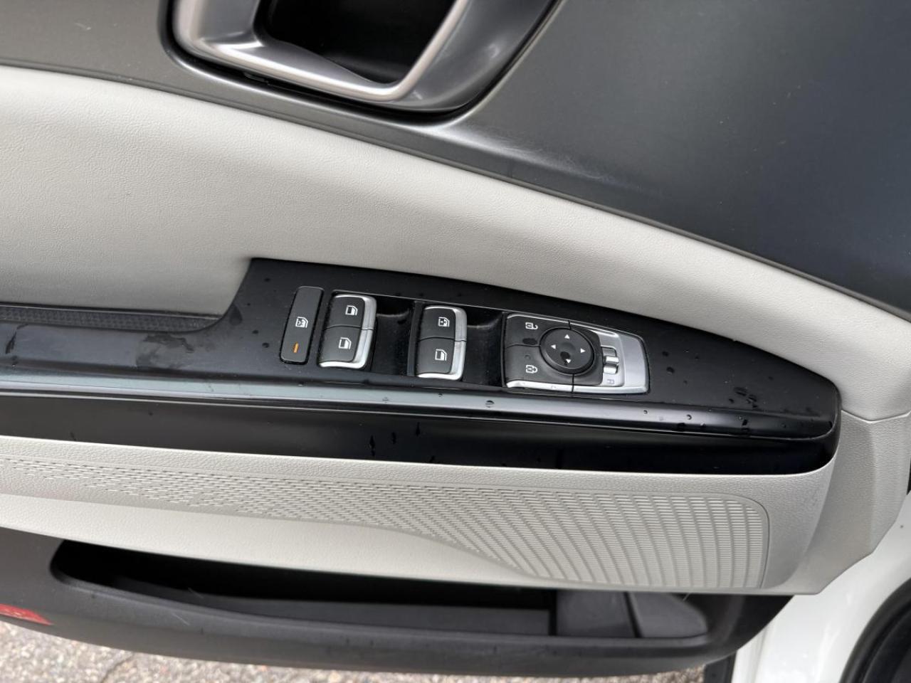 2022 Kia Carnival LX FWD Photo