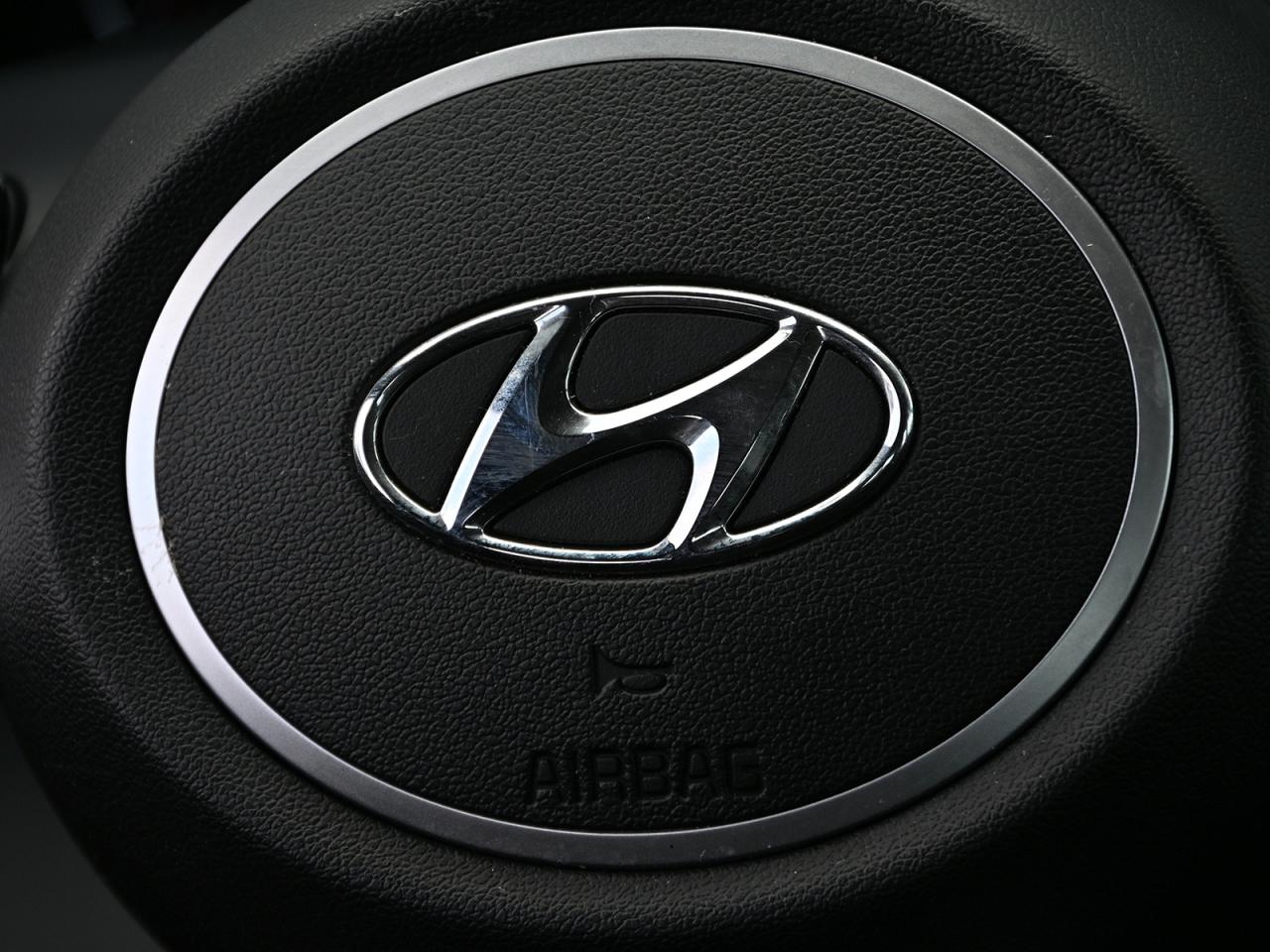 2022 Hyundai Elantra Preferred ~Heated Seats + Wheel ~Camera ~Moonroof Photo